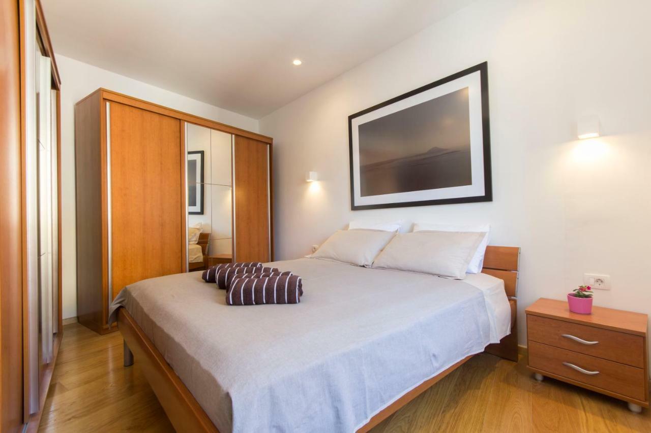 Appartment In Center With Parking พูลา ภายนอก รูปภาพ