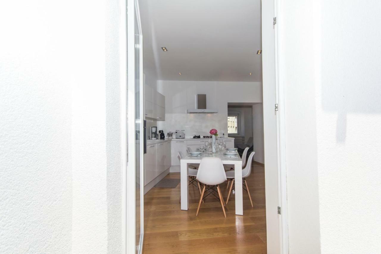 Appartment In Center With Parking พูลา ภายนอก รูปภาพ