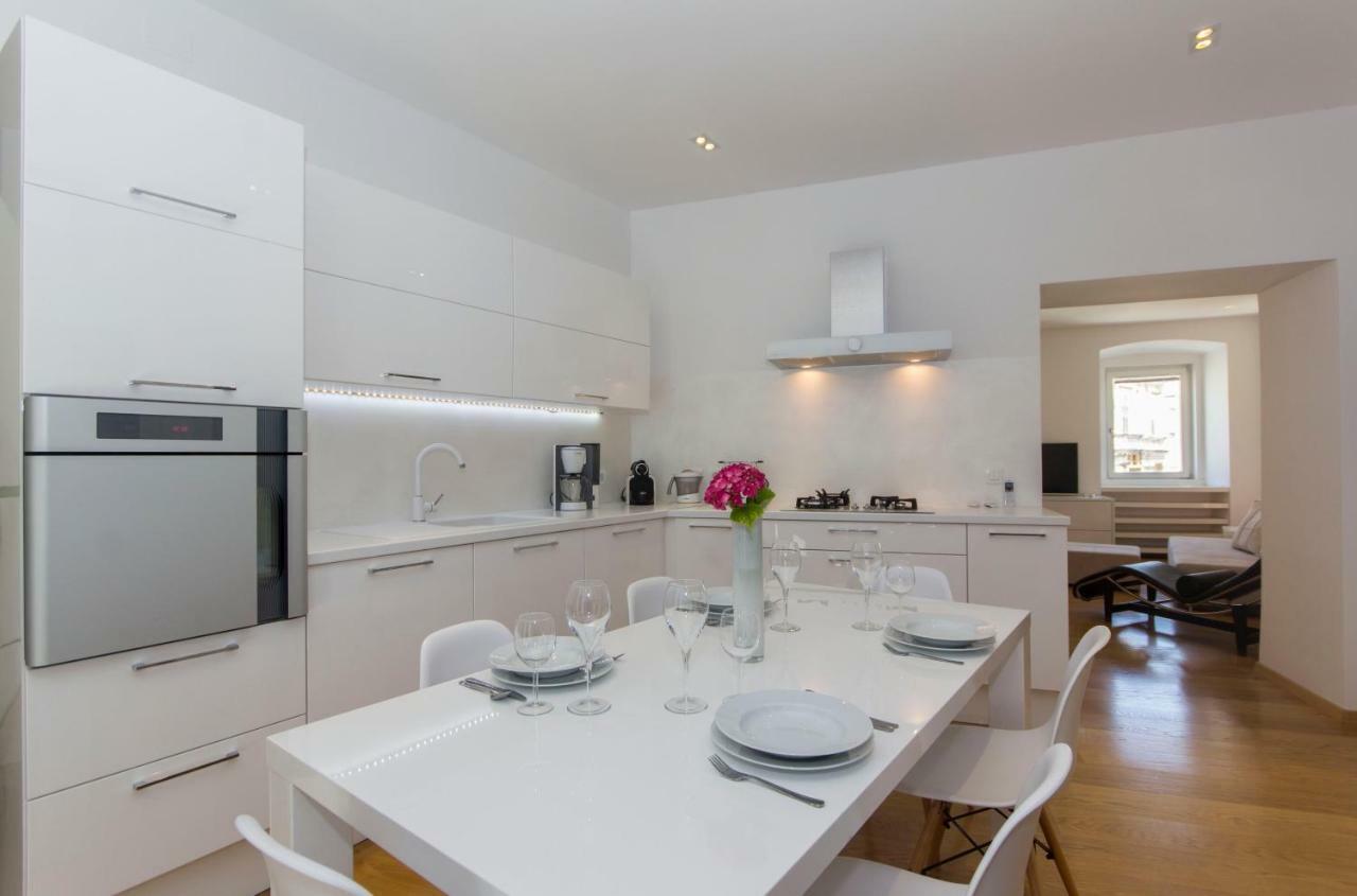 Appartment In Center With Parking พูลา ภายนอก รูปภาพ