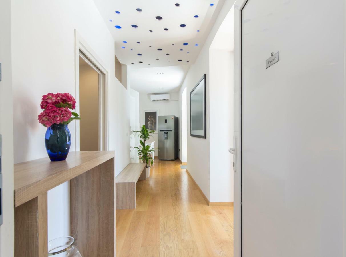 Appartment In Center With Parking พูลา ภายนอก รูปภาพ