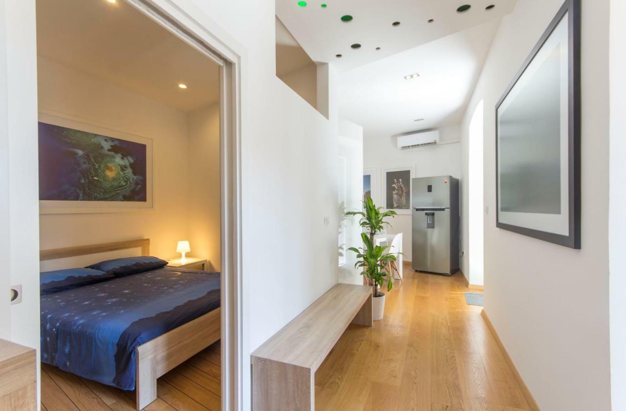 Appartment In Center With Parking พูลา ภายนอก รูปภาพ